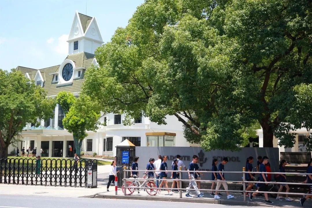 上海国际学校校园硬件大比拼:体育馆实验室宿舍谁最壕?