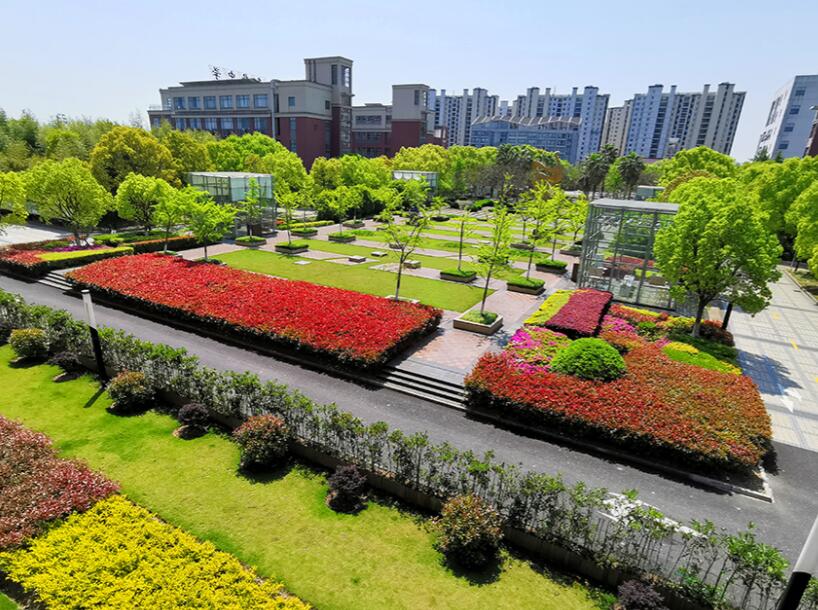 <a href='https://ies.boluozaixian.com/ghjq' target='_blank'><u>光华剑桥</u></a>-校园外景