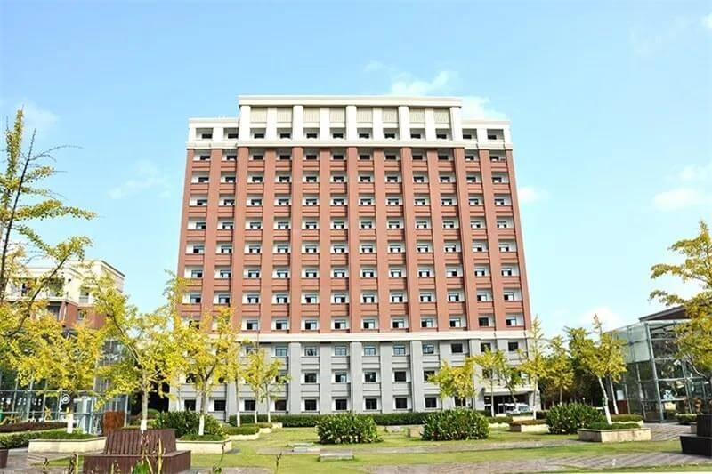 <a href='https://ies.boluozaixian.com/ghjq' target='_blank'><u>光华剑桥</u></a>-校园环境